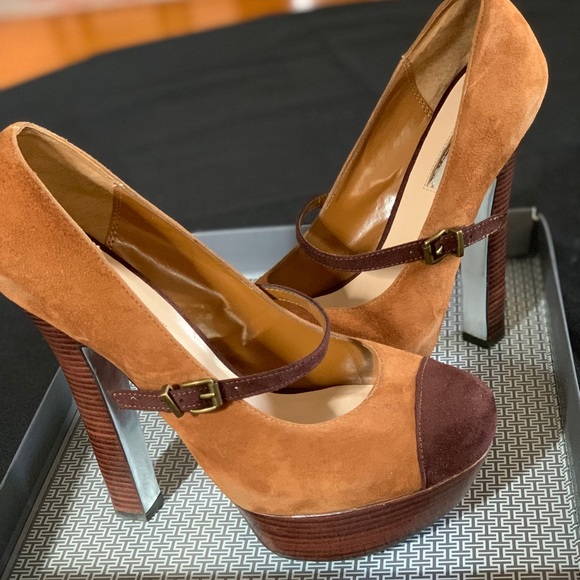 Heels - Picture 3 of 3